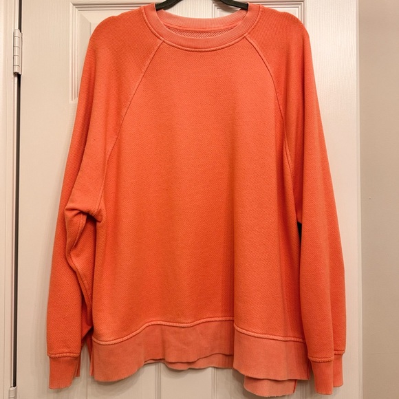 Aerie Coral Textured Crewneck Size Medium - Picture 1 of 5